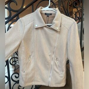 Boutique sued women’s cream jacket, NWT, size small